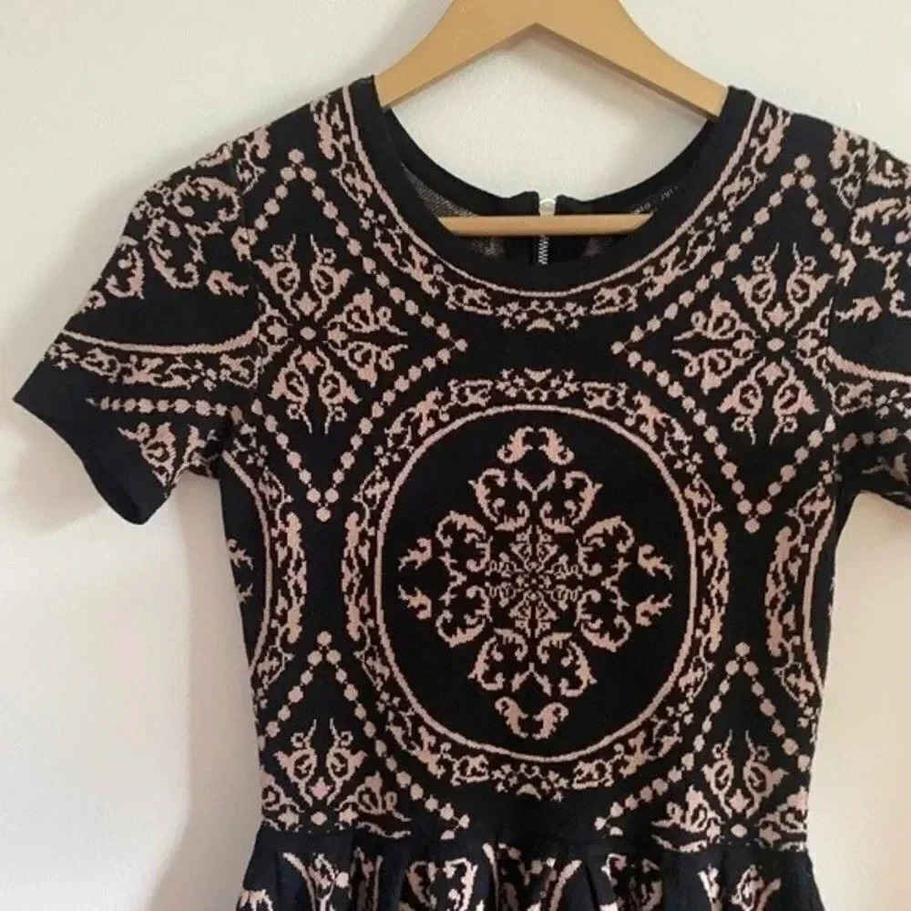 Romeo + Juliet Couture Sweater Dress - Picture 6 of 11